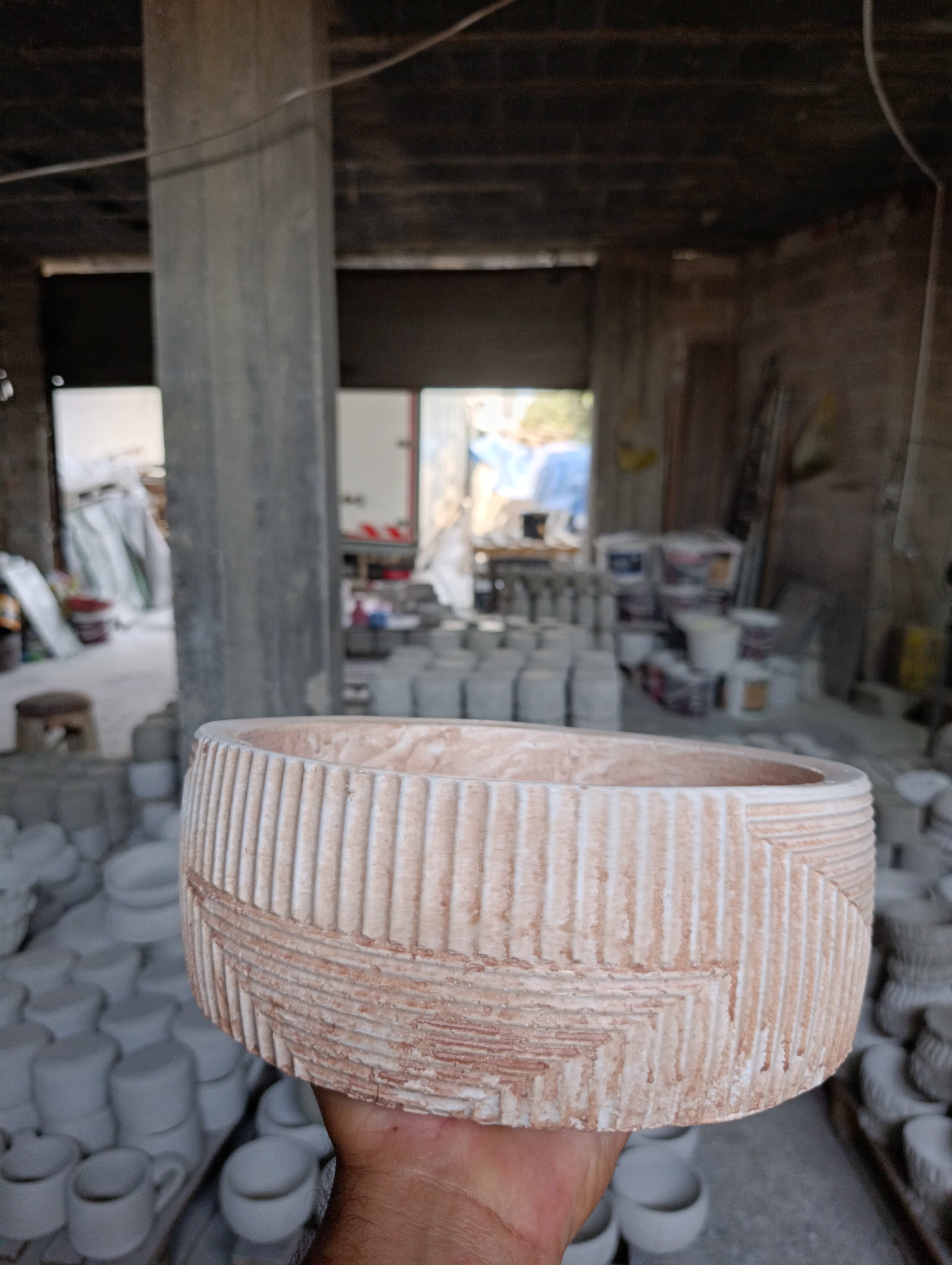 Modern Monolüx Rose Ayrıntılı Taş Saksı