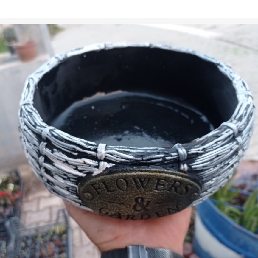 Beton Saksı Özel El Yapımı Siyah-Gold Desenli