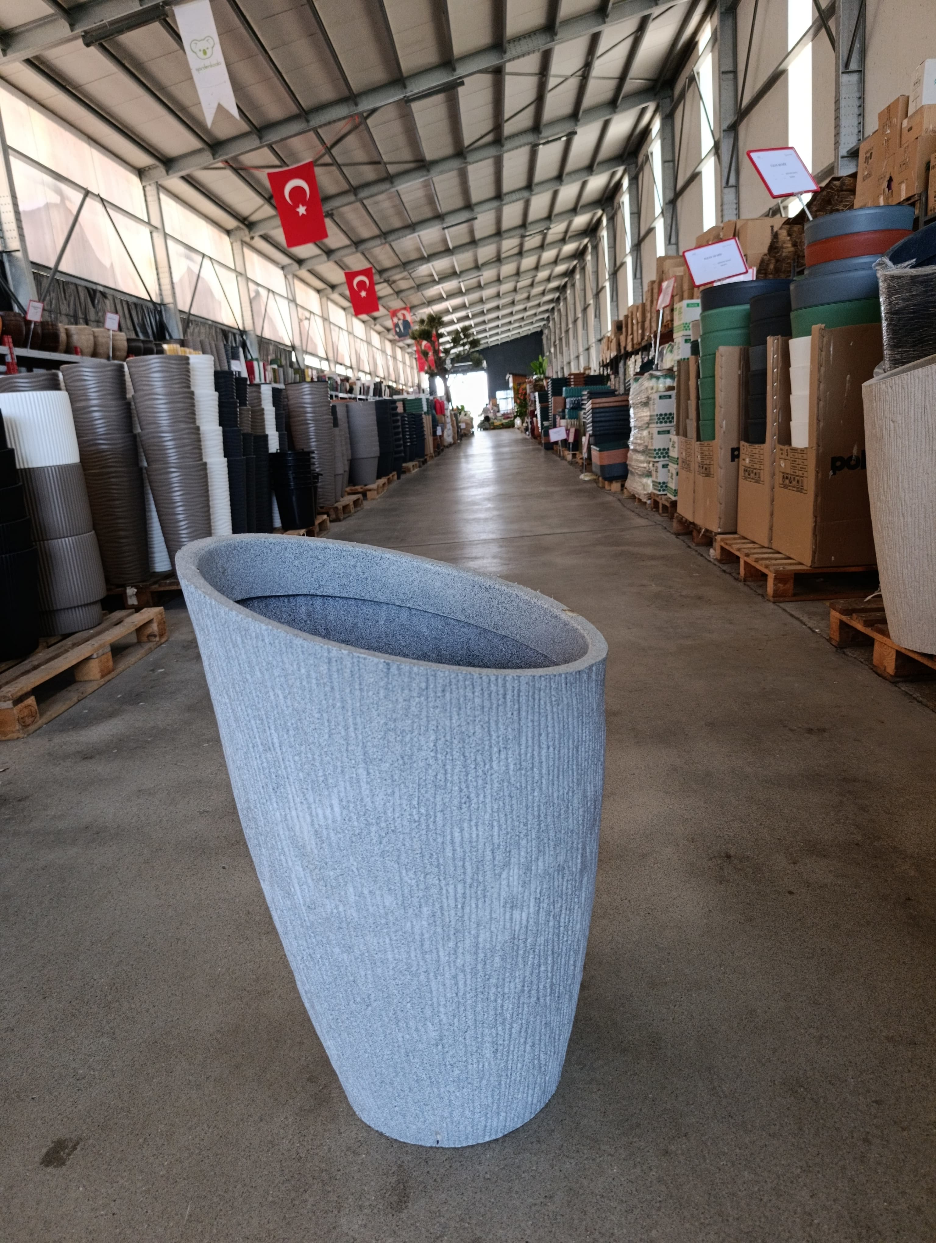 65 Litre Fiberglas Datça Dizayn Açılı Saksı