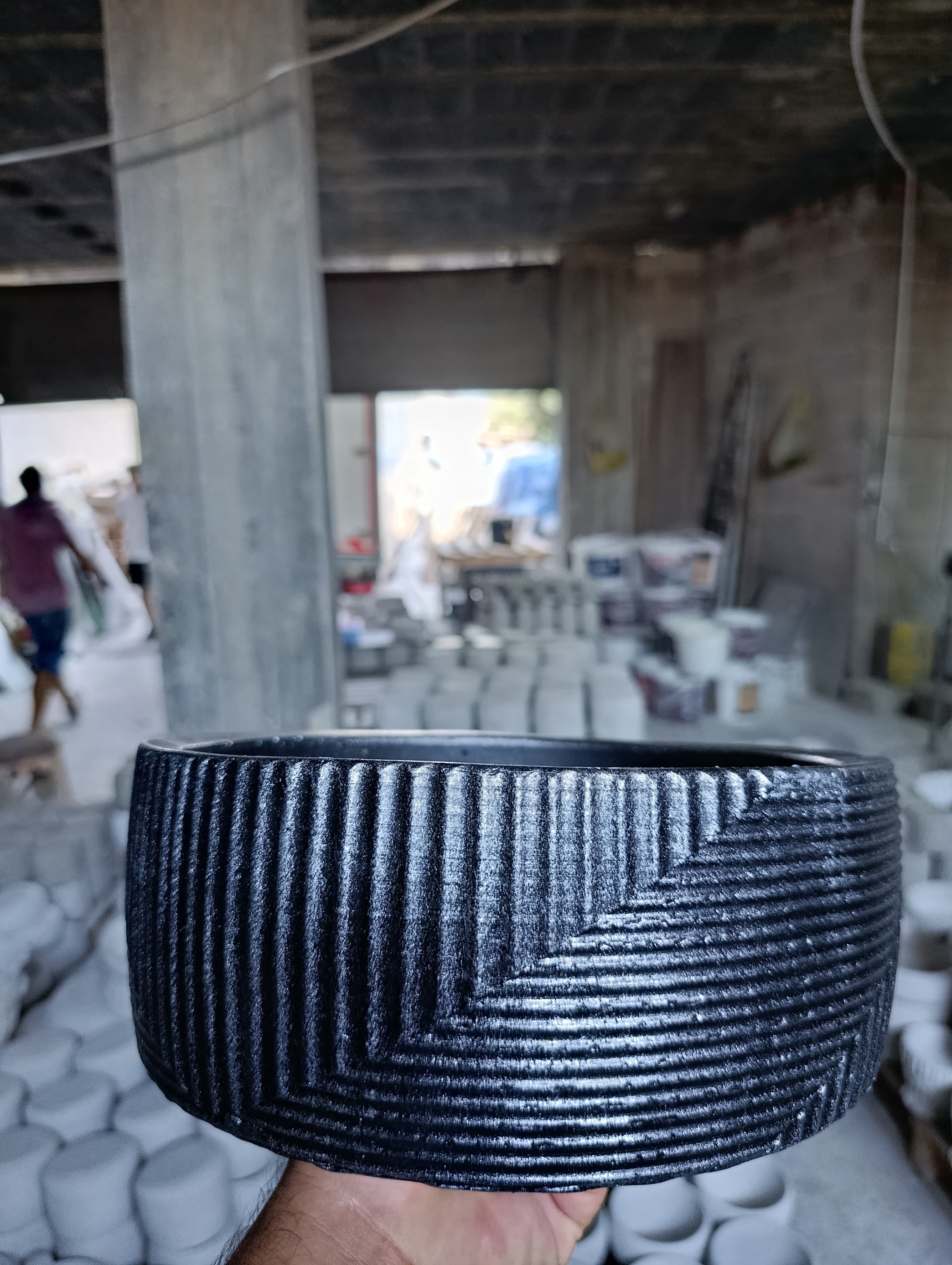 Modern Monolüx Gümüş Detaylı Taş Saksı
