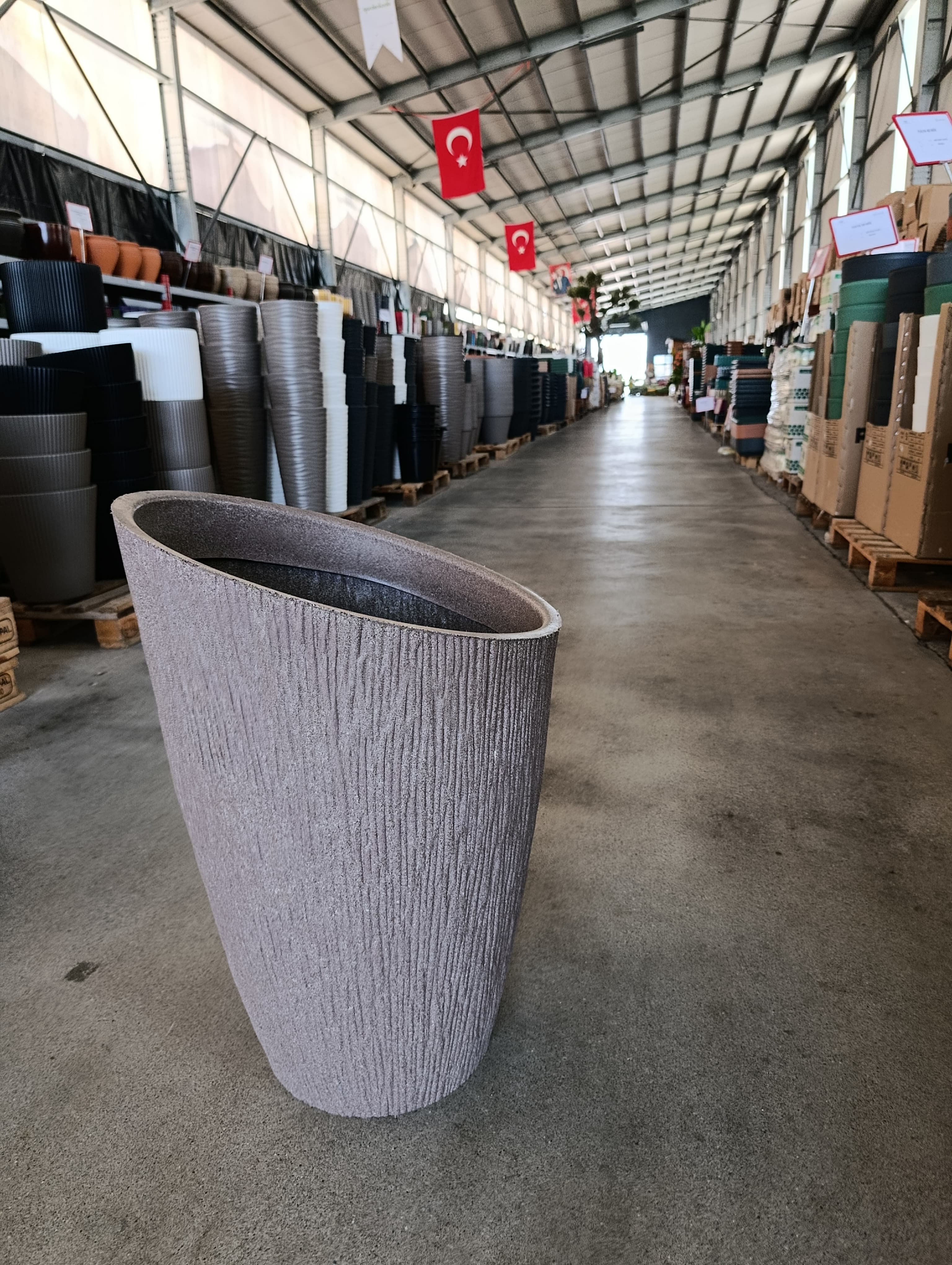 65 Litre Fiberglas Datça Dizayn Açılı Saksı