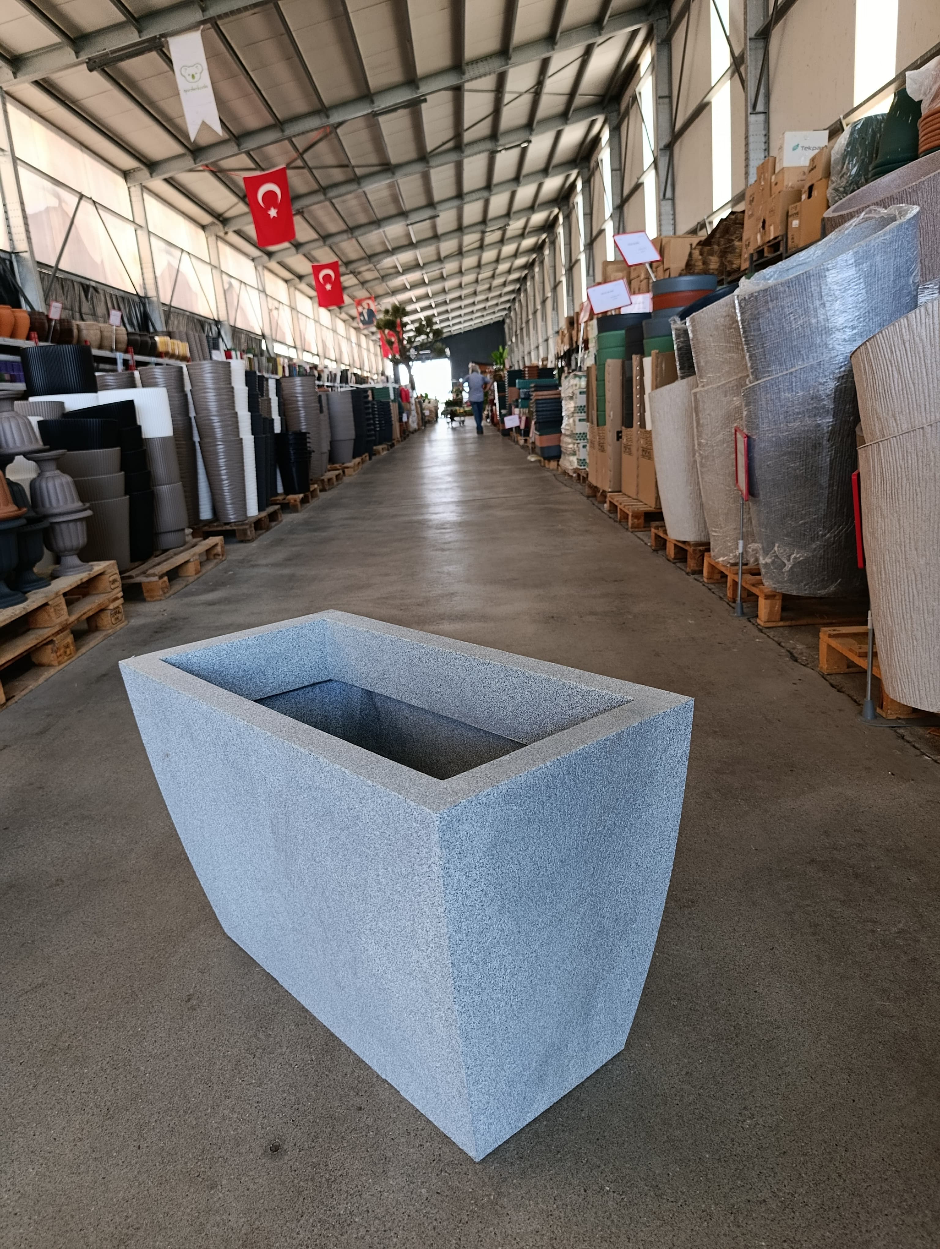 120 Litre Fiberglas Uzun Dikdörtgen Saksı
